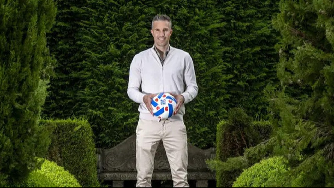 Van Persie Frustrasi Feyenoord Tak Dapat Tembus Pertahanan NEC Nijmegen yang dijaga Calvin Verdonk