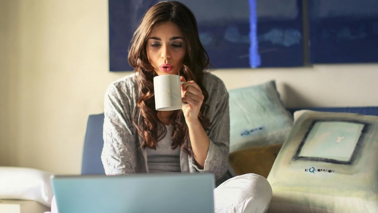 Insomnia atau kebiasaan begadang di malam hari sulit diatasi. Coba terapkan beberapa kebiasaan ini agar mudah tidur lebih cepat.