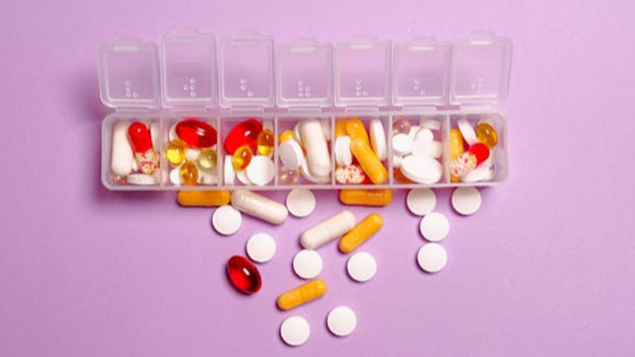 Ilustrasi Obat-obatan dan Suplemen