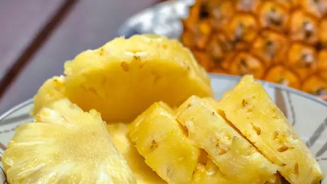 Cara Mengupas Kulit Nanas Mudah Tanpa Pisau