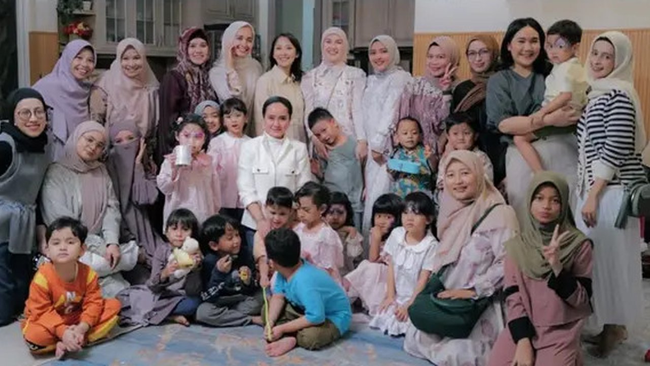 Potret Bukber Teman-Teman Anak Irish Bella di Rumah. (Sumber: Instagram/_irishbella_)