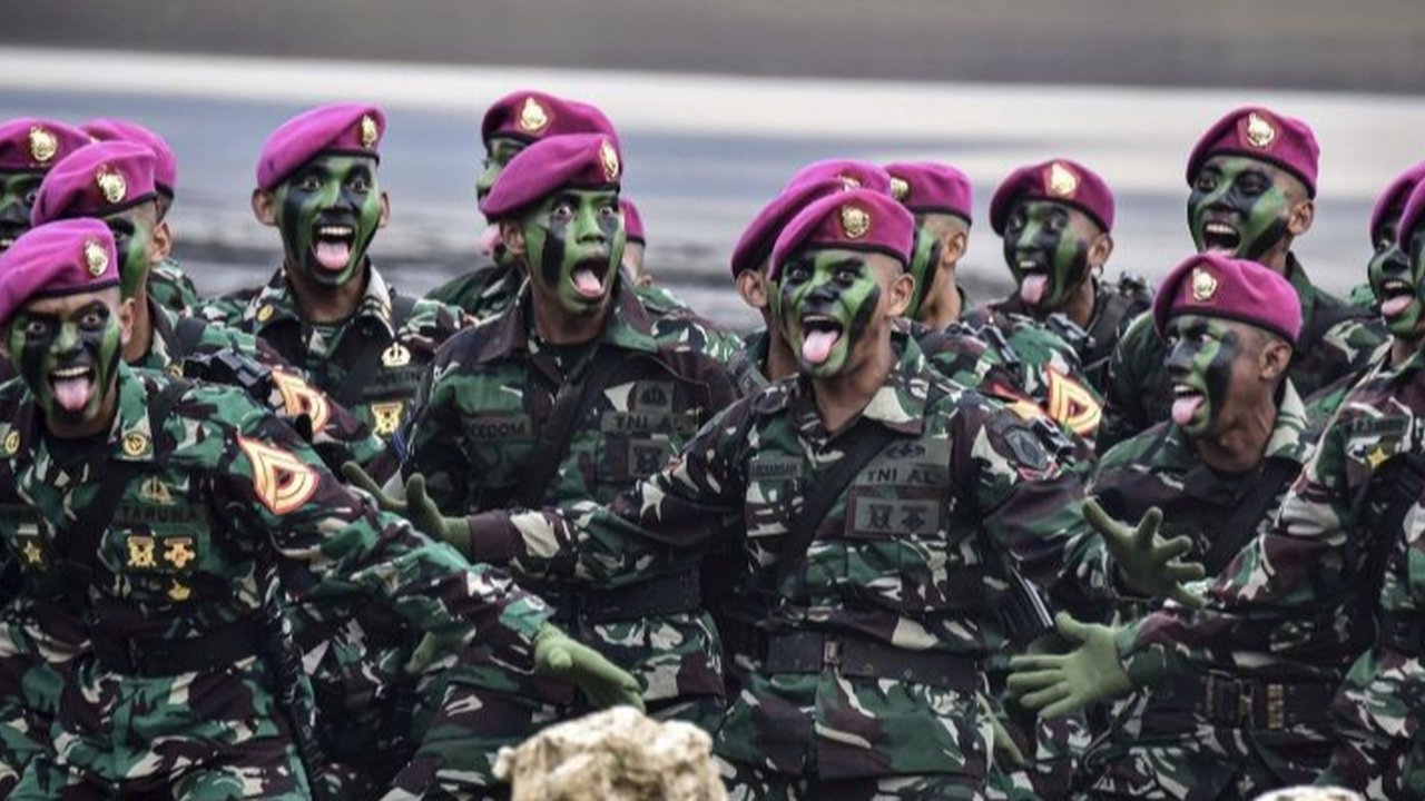 Korps Marinir TNI AL resmi melantik 320 prajurit baru setelah melewati serangkaian pelatihan berat, siap menjaga kedaulatan Indonesia.