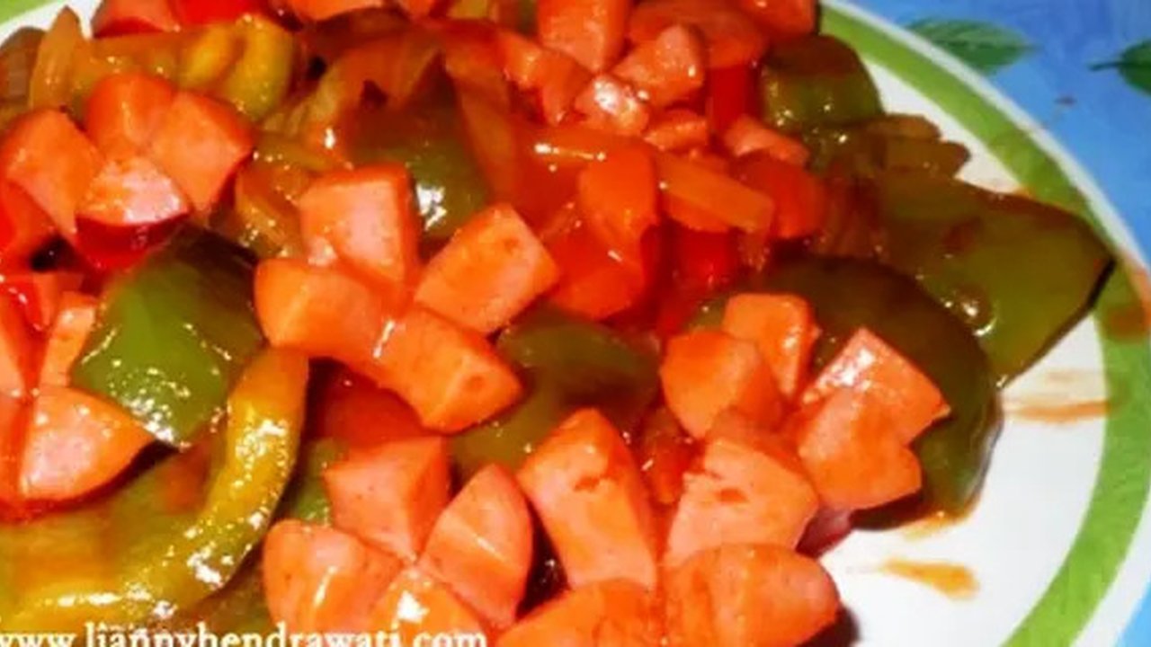 Bahan makanan sederhana seperti sosis pun sebenarnya bisa diolah menjadi menu makan siang yang lezat