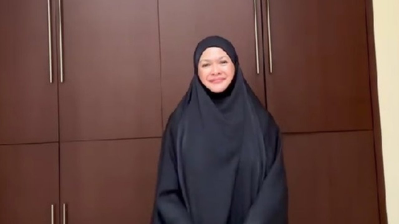 Potret Donna Harun Tampil Berhijab hingga Bercadar Curi Perhatian Netizen, Sebut Ingin Jadi Wanita Sabar dan Tenang