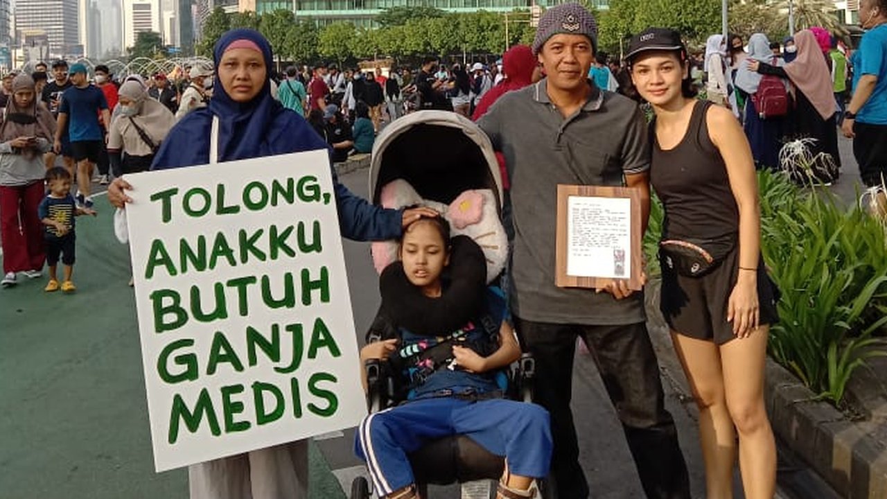 <p>pasangan suami-istri Santi Warastuti dan Sunarta berharap Mahkamah Konstitusi memberikan keputusan bijak terkait penggunaan ganja untuk kepentingan medis</p>
