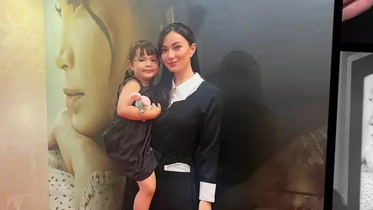 Potret Asmirandah Bareng Chloe di Berbagai Acara Launching Produk. (Sumber: Instagram/asmirandah89)