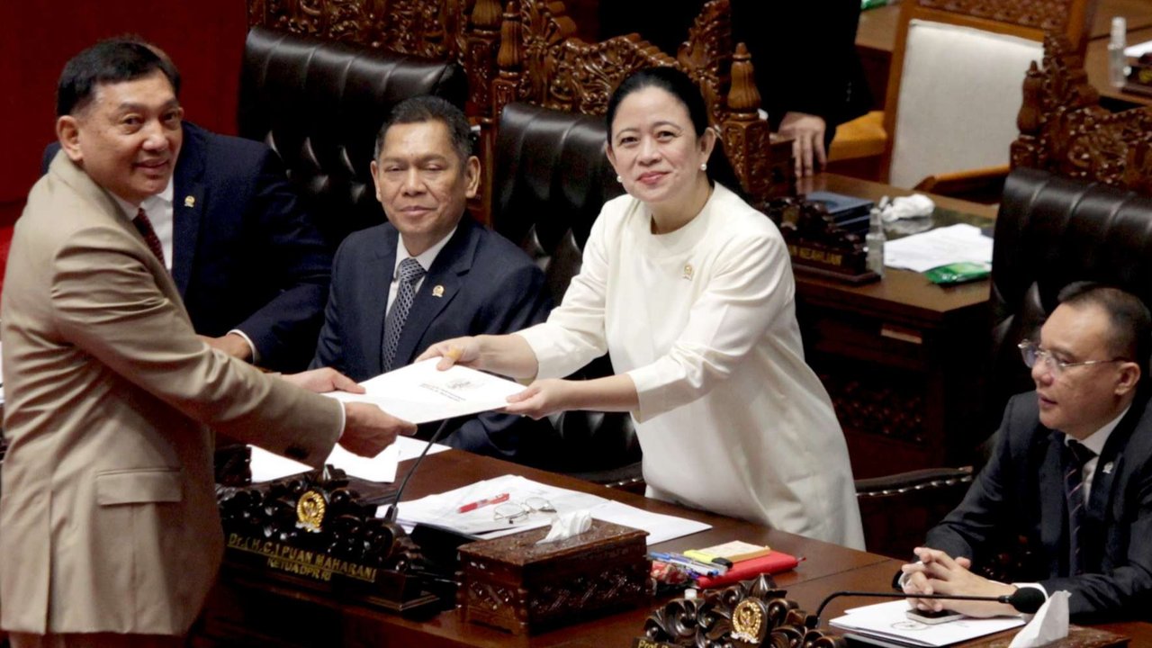 DPR Sahkan UU TNI.