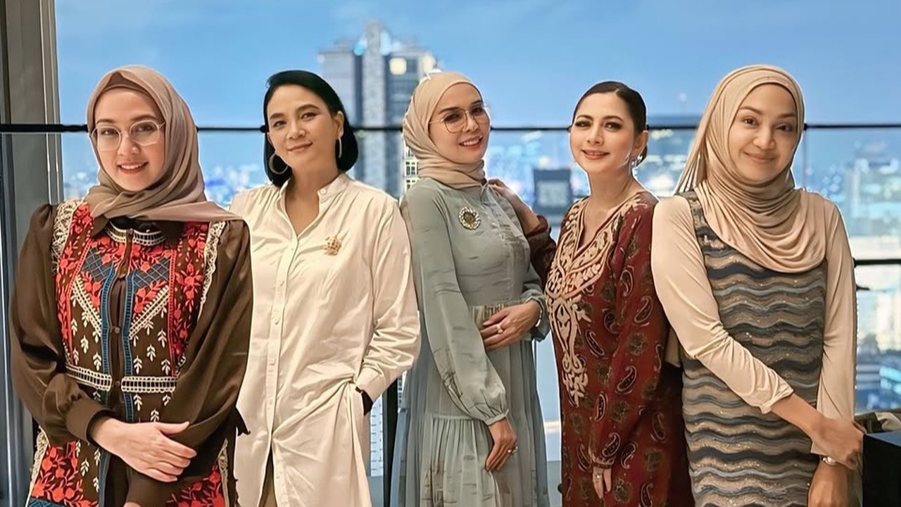 4 Potret Cut Keke Buka Puasa dengan Bestie, Ada Dina Lorenza Hingga Dian Nitami