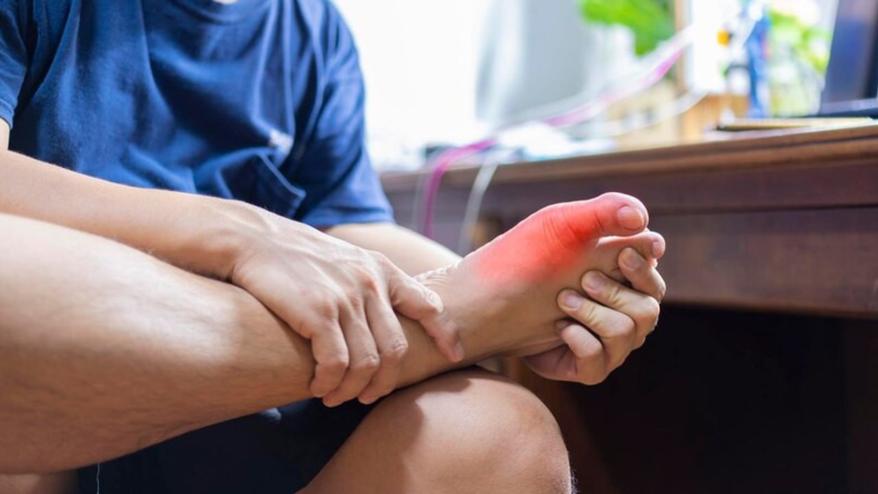 Kenapa Asam Urat Lebih Sering Menyerang Bagian Kaki?