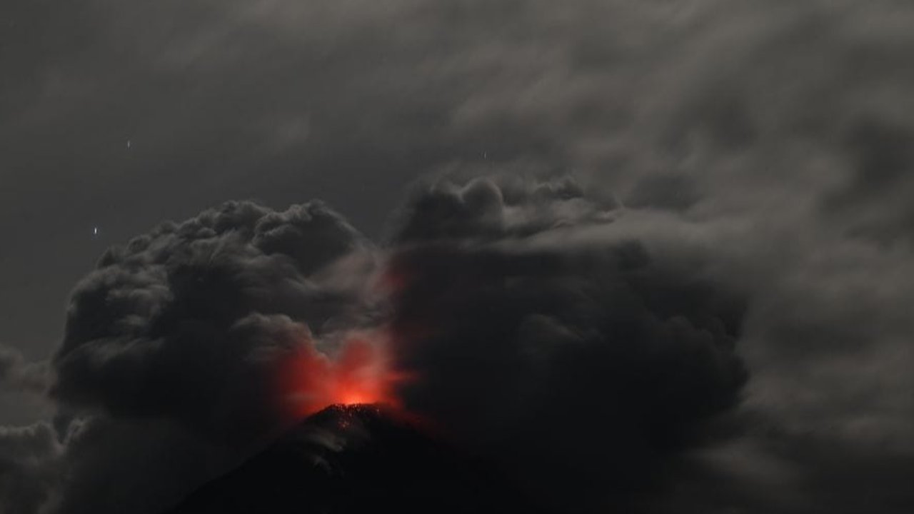 Gunung Lewotobi Laki-laki Erupsi Besar
