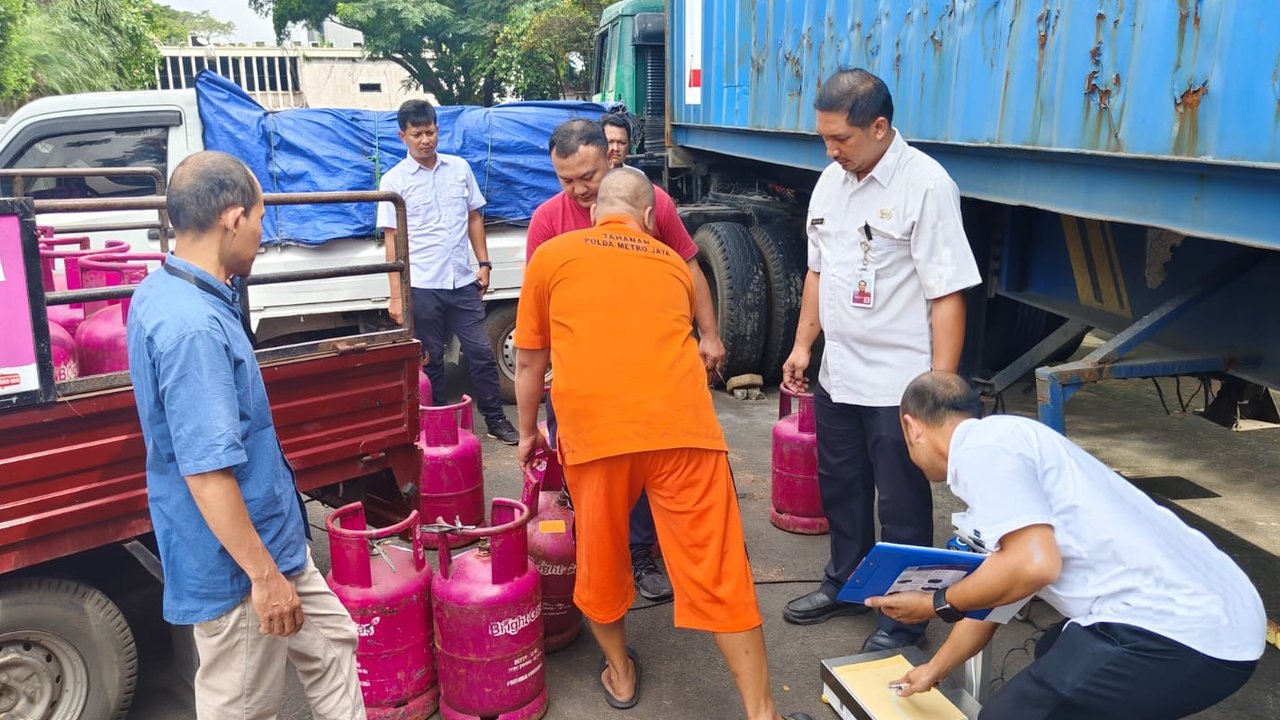 Polisi Gerebek Sindikat Oplosan Gas Elpiji di Bekasi