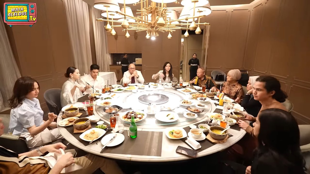 Potret Maia Estianty Bukber dengan Anak-anak & Calon Mantu Cantiknya di Hotel Mewah, Al Bahas Rencana Pernikahan