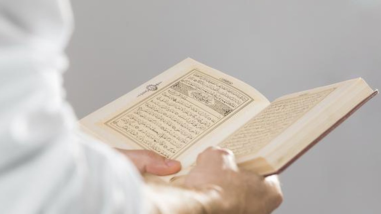 Hukum Orang Pelit dalam Agama Islam & Alquran