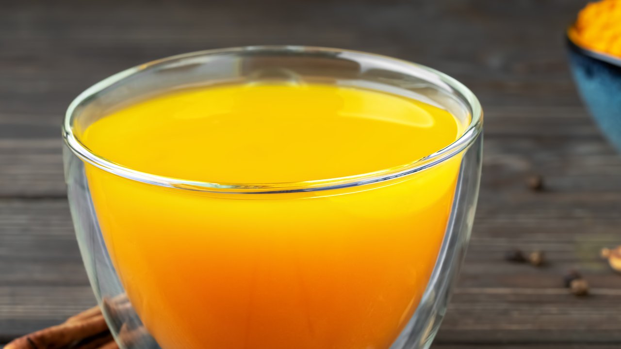 Ilustrasi jamu kunyit asam/Copyright Freepik/ededchechine