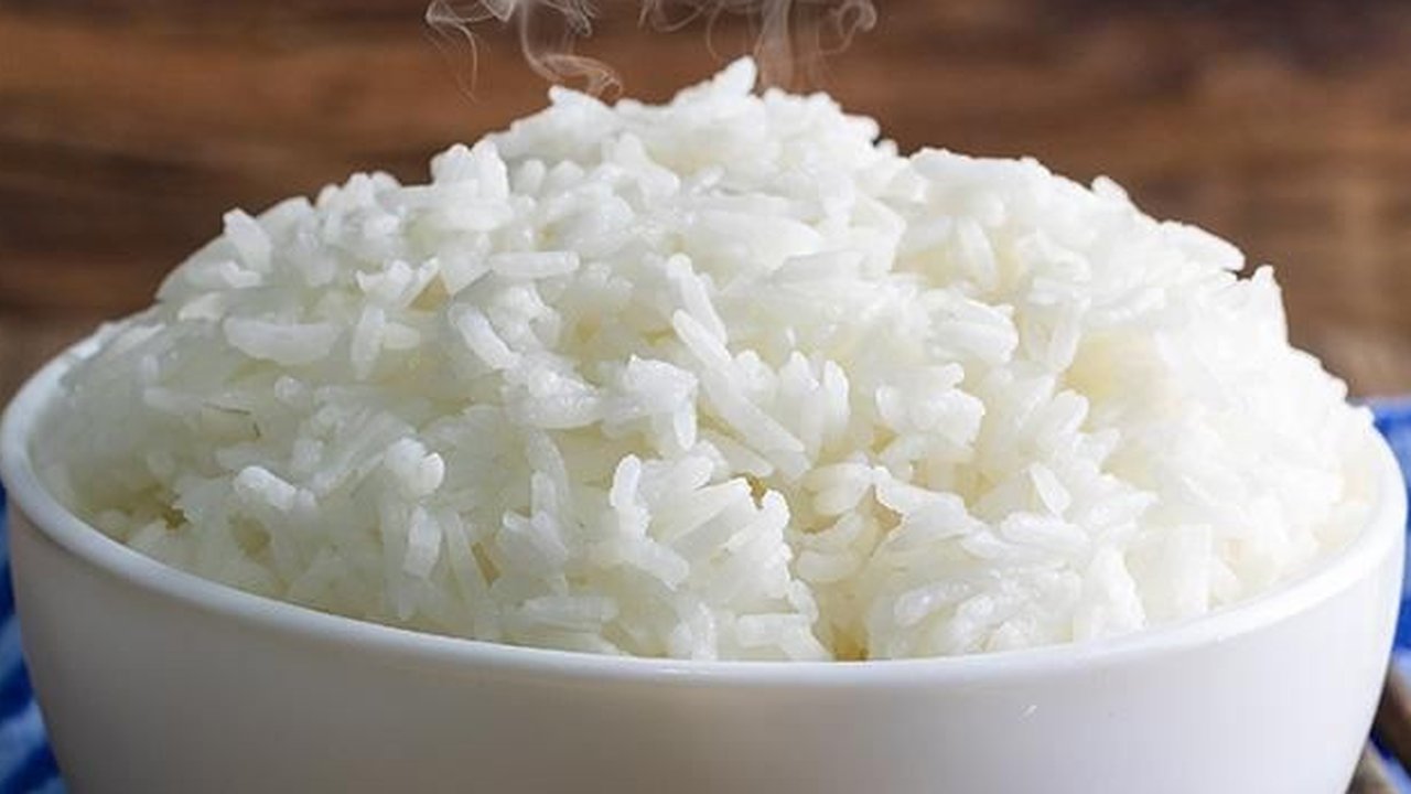 Nasi Putih Panas. (foto: Pinterest/Karya AQJ Channel).