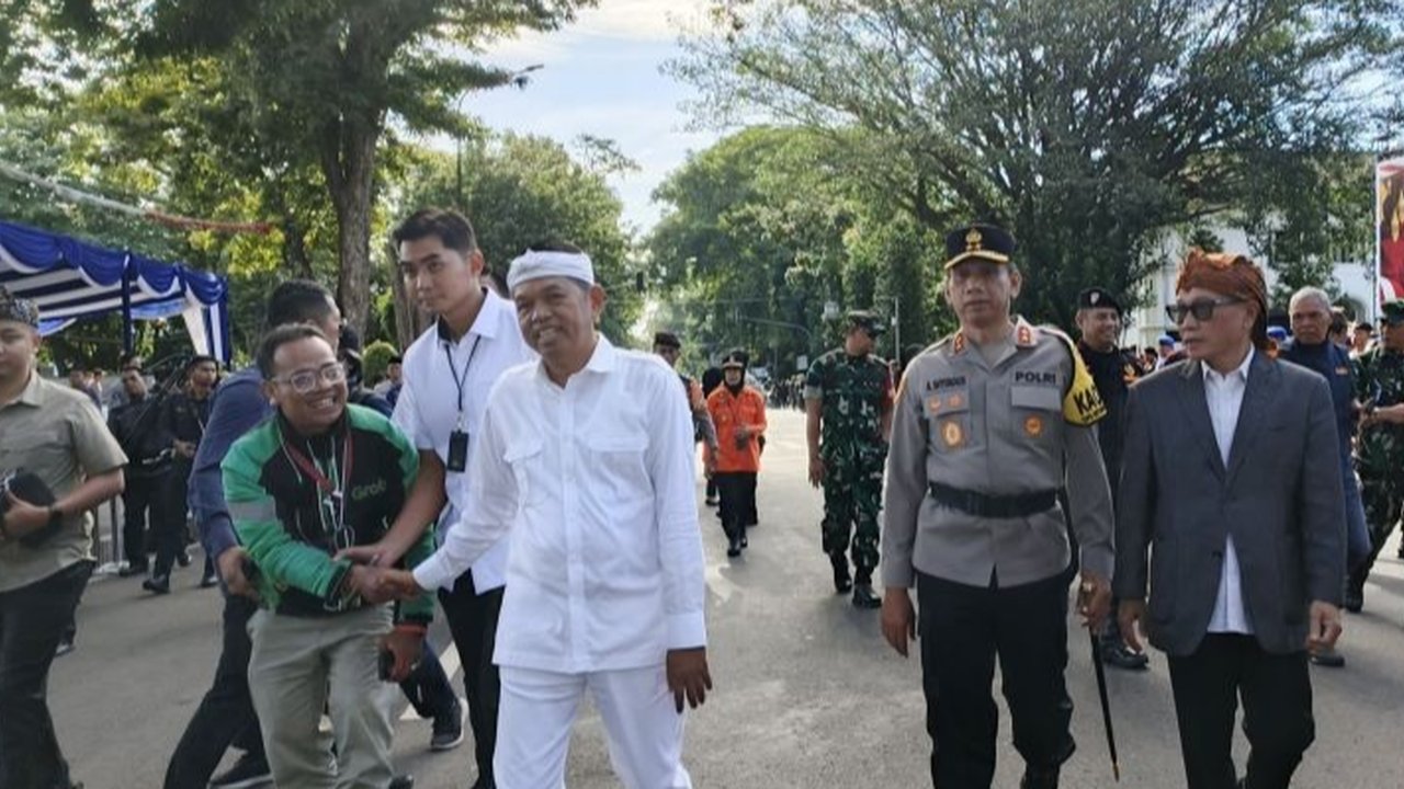 Gubernur Jawa Barat, Dedi Mulyadi, menolak parsel Lebaran dan mengimbau agar bantuan tersebut disalurkan langsung kepada warga kurang mampu.
