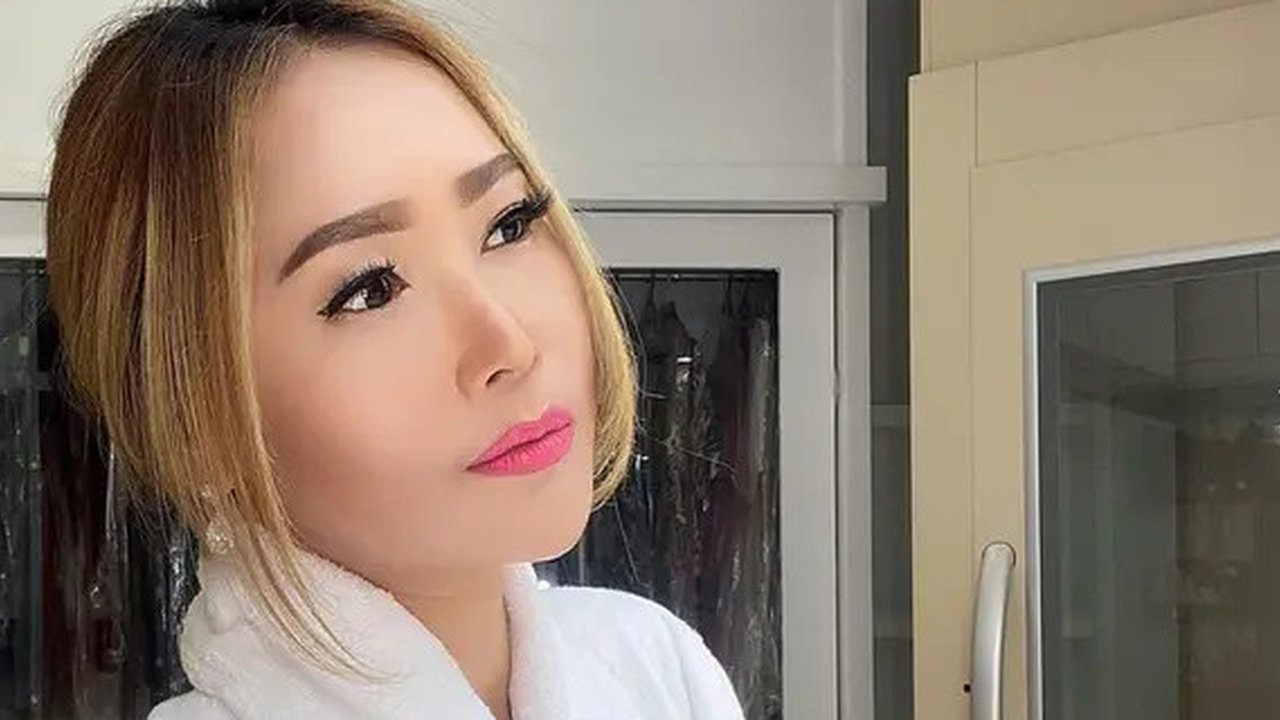 Momen Inul Daratista umrah jelang Ramadhan. (sumber: Instagram/inul.d)