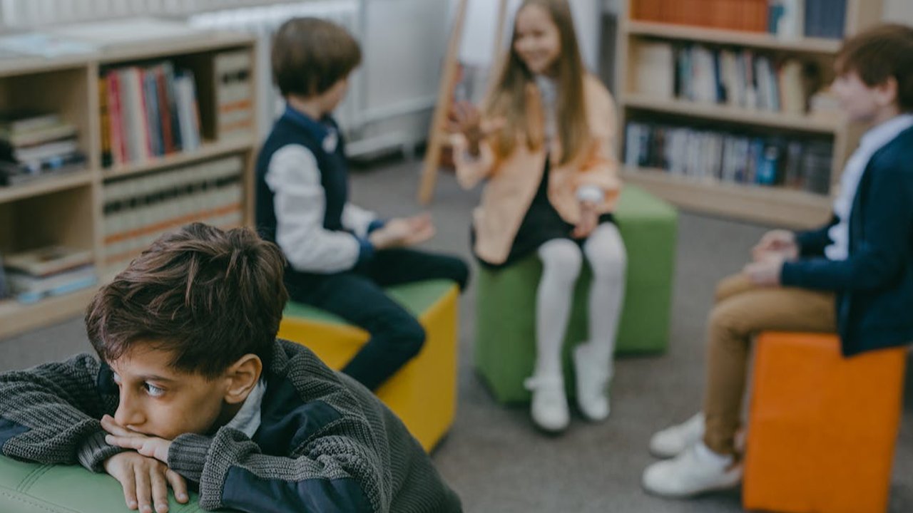 Ilustrasi Anak Tidak Mempunyai Teman