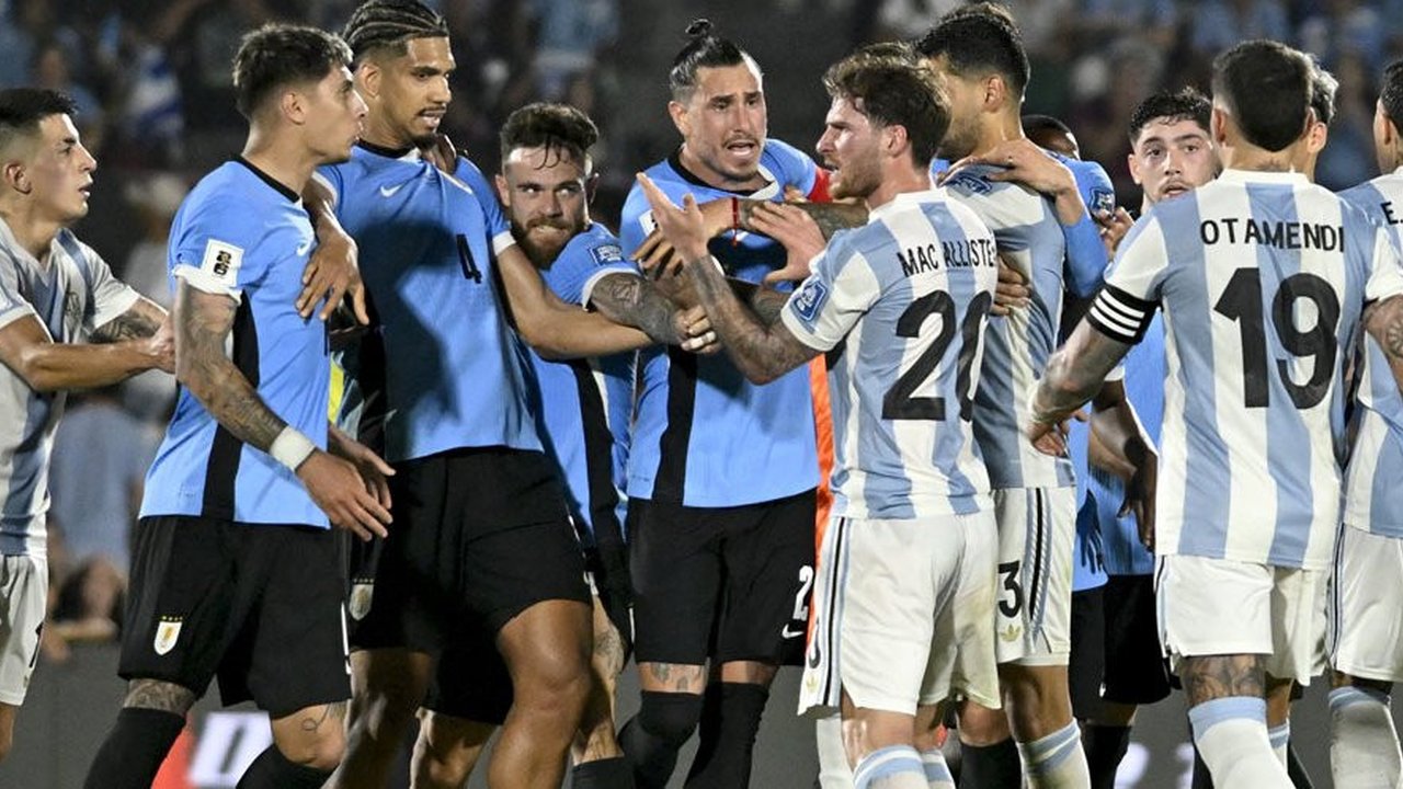 Hasil Uruguay vs Argentina: Tanpa Lionel Messi, La Albiceleste Menang Berkat Gol Thiago Almada