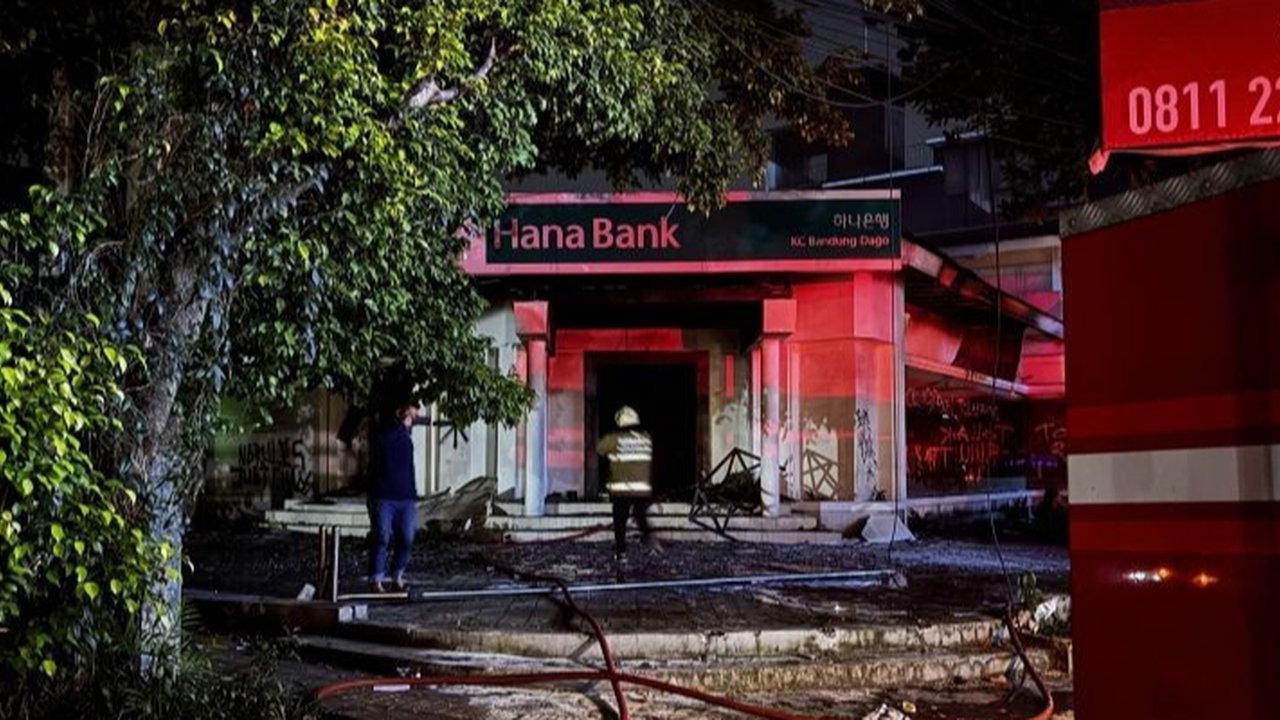 Duduk Perkara Demo Ricuh di Bandung Merembet Perusakan Hana Bank