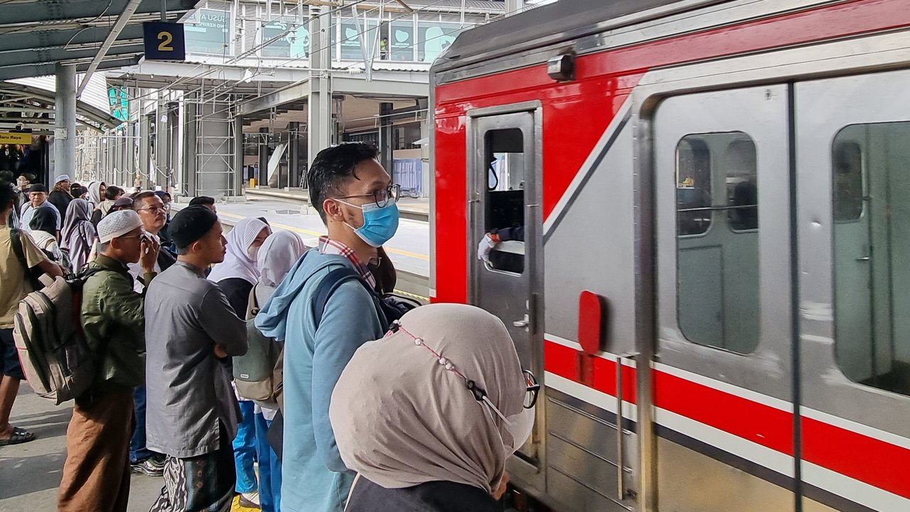 Jumlah Penumpang Diprediksi Naik 5 Persen, Begini Jam Operasional KRL Jabodetabek saat Malam Takbiran