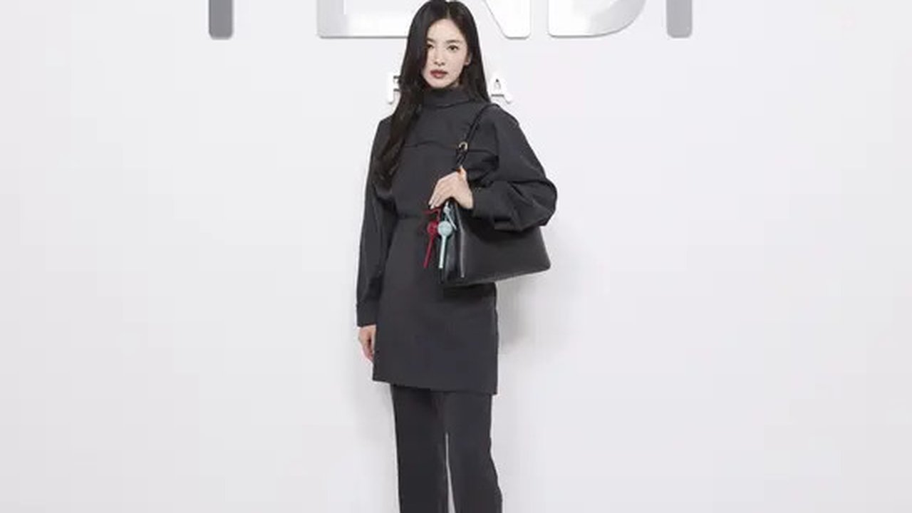 Song Hye Kyo di Miland Fashion Week 2024. (dok. Instagram @kyo1122/https://www.instagram.com/p/DACw3aoyV0Y/?hl=en&img_index=1/Dinny Mutiah)