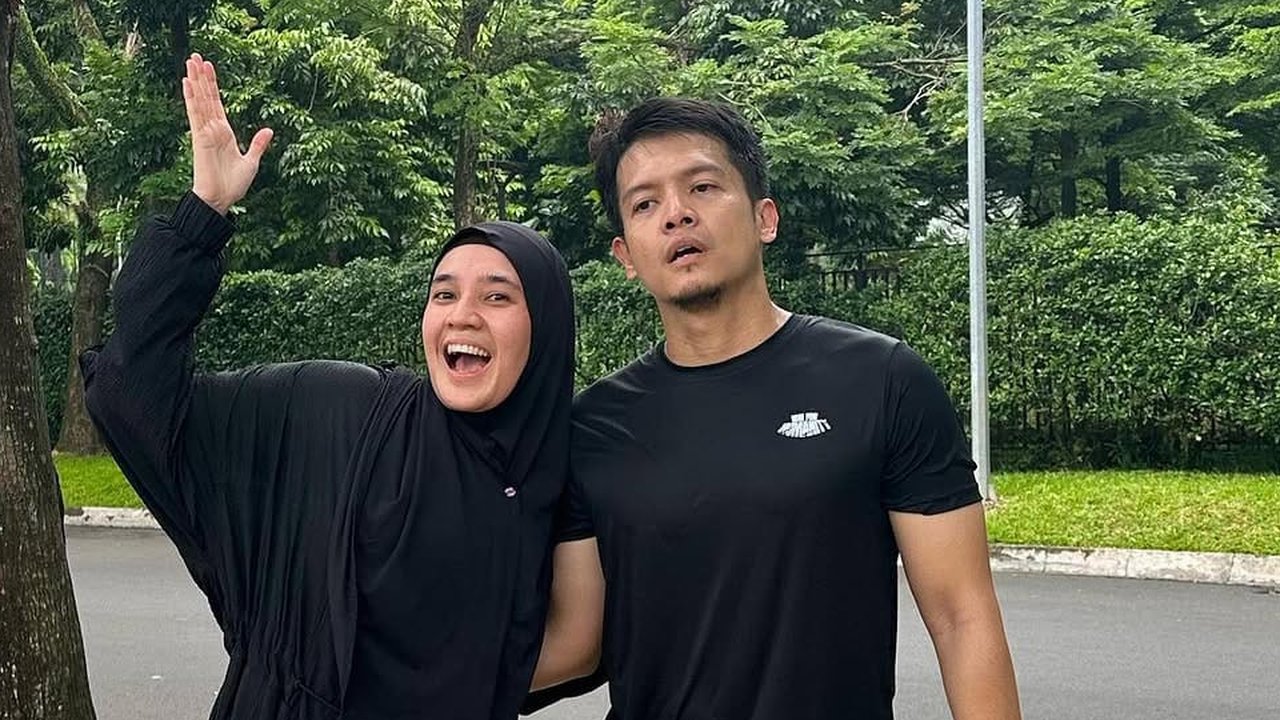 Potret Dhini Aminarti dan Dimas Seto, Tetap Mesra di 16 Tahun Pernikahan