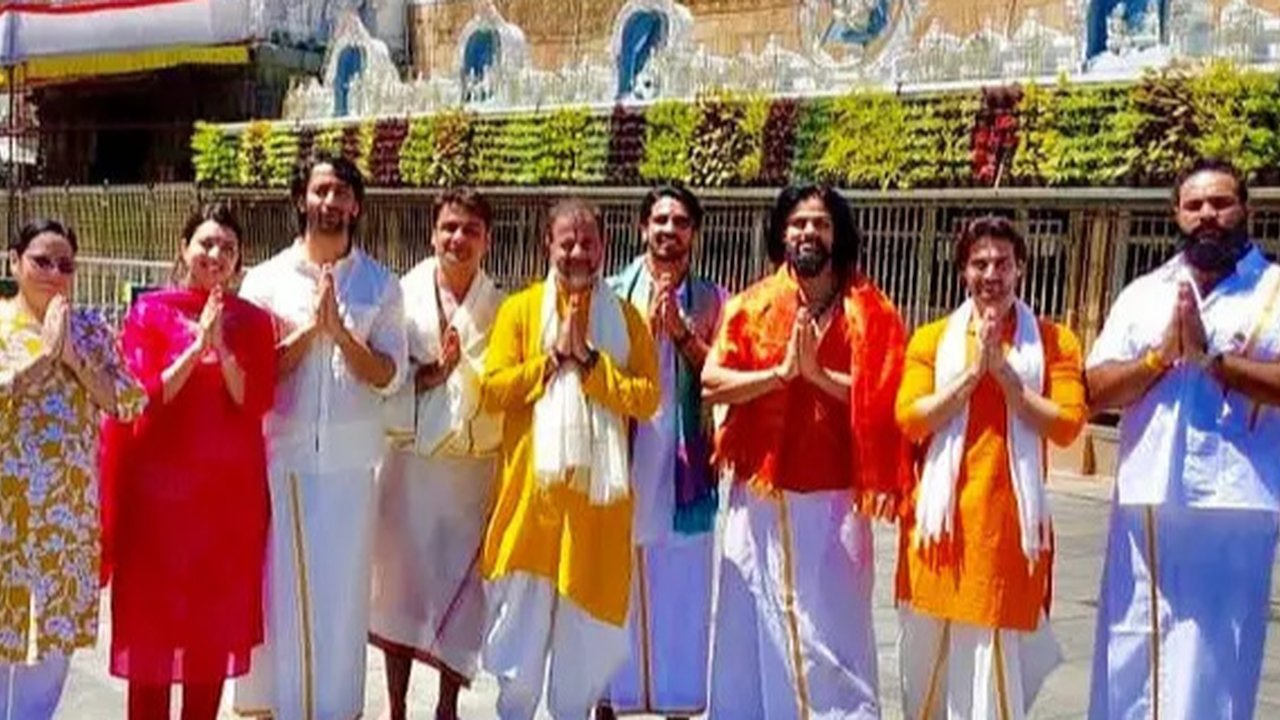 Potret reuni pemain Mahabharata yang bikin nostalgia. (sumber: Instagram/shaheernsheikh)