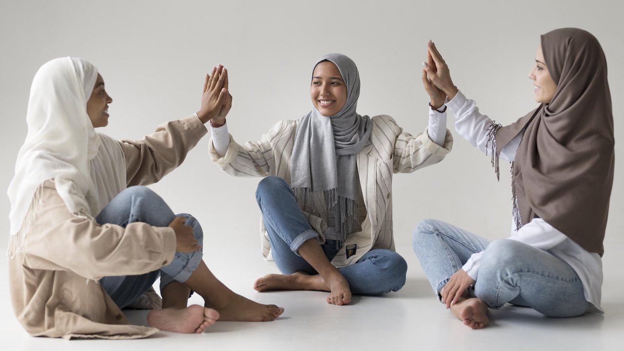 <p>Ilustrasi silaturahmi, muslimah, Islami. (Photo Copyright by Freepik)</p>