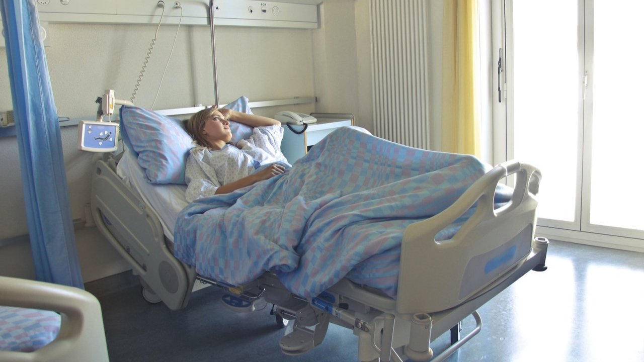 Ilustrasi sakit, rumah sakit. (Photo by Andrea Piacquadio from Pexels)