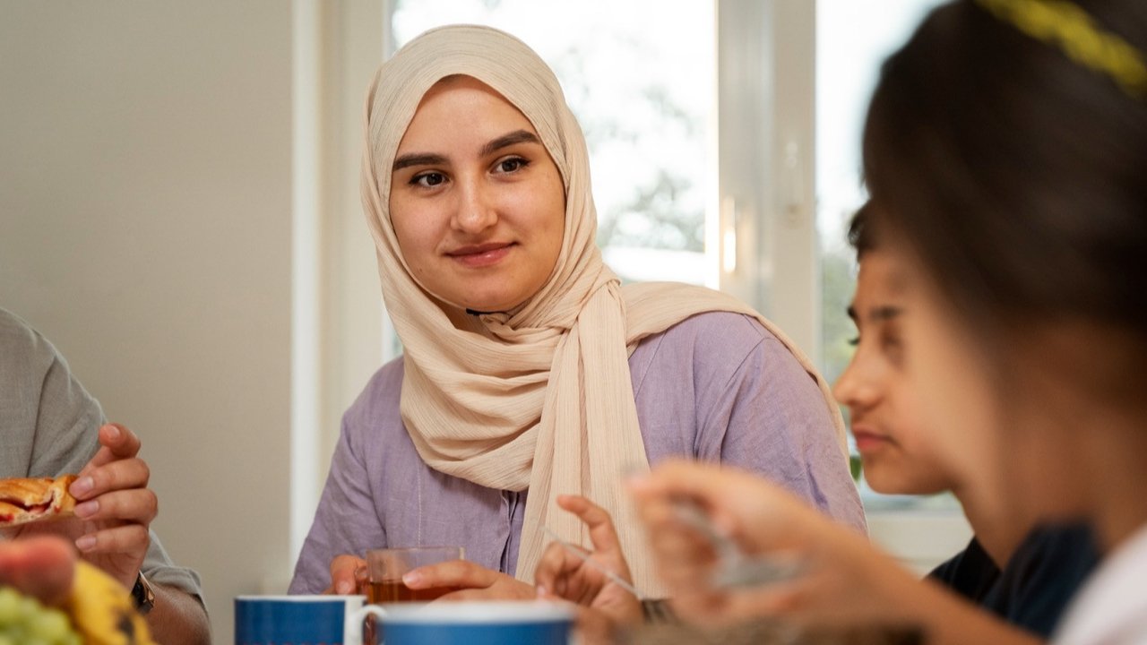 Ilustrasi muslim, keluarga muslim. (Image by Freepik)