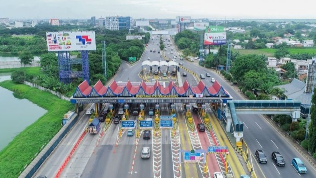 Jelang Lebaran 2025, Jasa Marga mencatat peningkatan lalu lintas menuju Bandara Soetta dan beberapa ruas tol di Jawa Barat, meskipun ada penurunan di jalur lainnya.