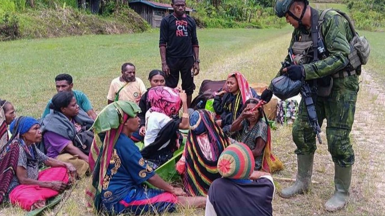 Menteri HAM Natalius Pigai berkoordinasi dengan Pemprov NTT dan Papua Pegunungan pasca serangan KKB di Yahukimo yang menewaskan satu guru dan melukai enam lainnya, sebagian besar berasal dari NTT.