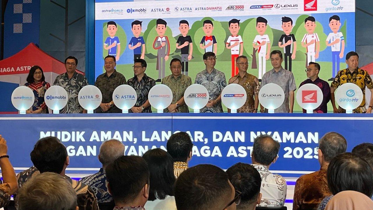 Jajaran CEO unit bisnis Astra dalam momen Kick Off Astra Siaga Lebaran 2025 di Menara Astra, Jakarta pada Senin (24/3/2025).