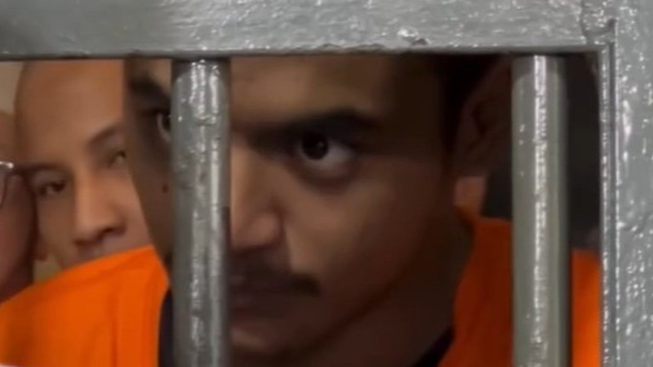 Vadel Badjideh dirilis sebagai tersangka kasus pencabulan anak di bawah umur dan aborsi di Polres Metro Jakarta Selatan, Jumat (14/2/2025).