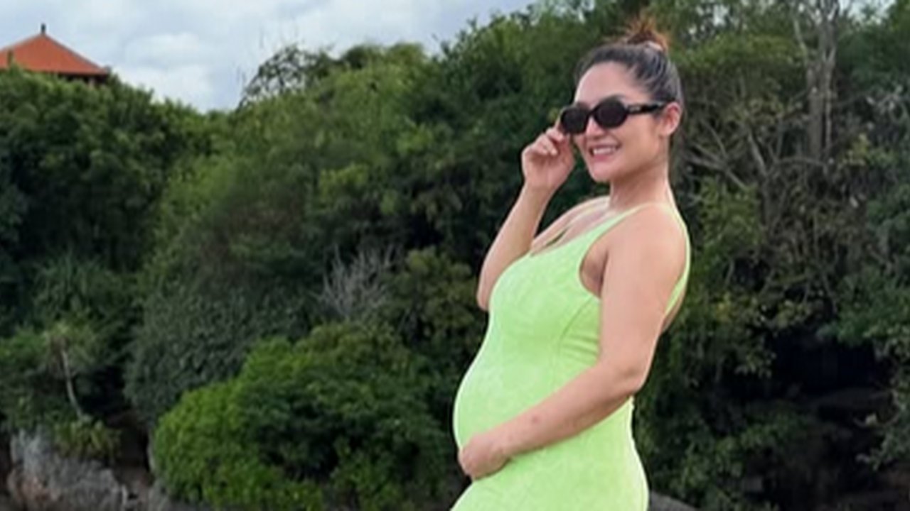 Siti Badriah Dibully saat Hamil Anak Ke-2, Insecure Disebut Buduk - Bersyukur Suami Selalu Menguatkan