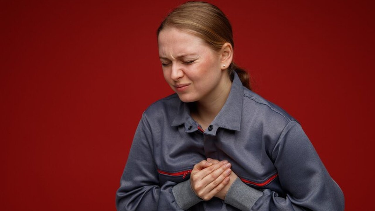 Mari kita kenali gejala-gejala kolesterol sebelum terlambat. (Freepik/msgrowth).