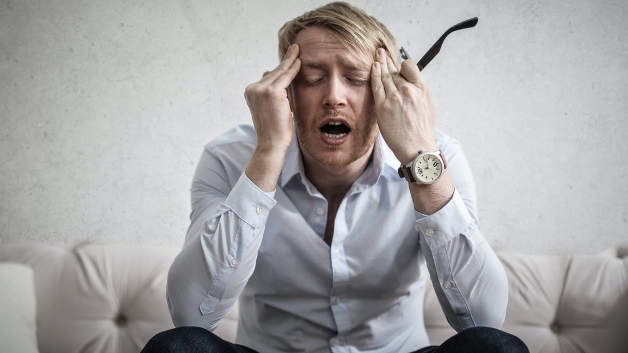 <p>Ilustrasi sakit kepala, pusing, pening. (Photo by Andrea Piacquadio from Pexels)</p>