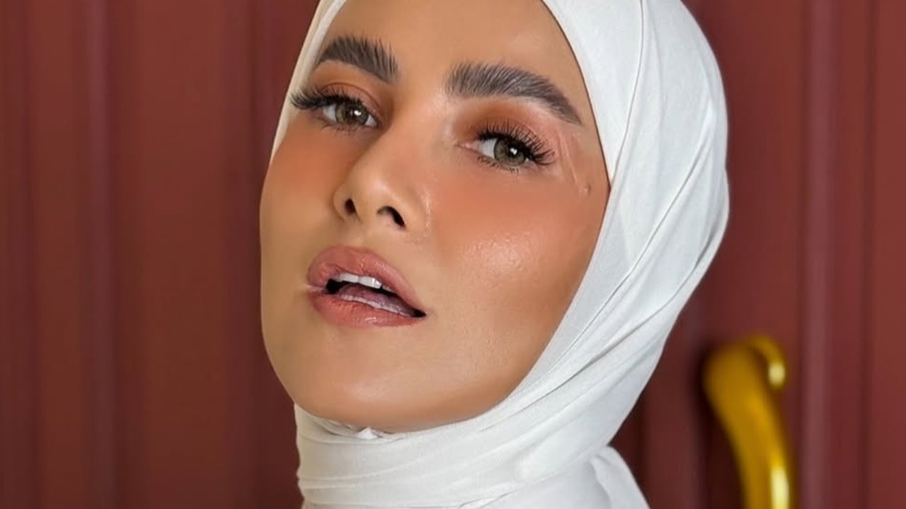 Potret Olla Ramlan dengan Gamis Putih, Pesona Anggun dan Cantik Jadi Satu