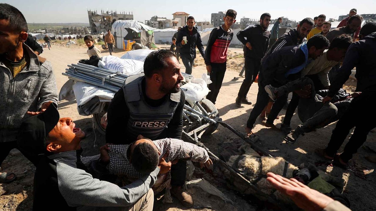 Lokasi tewasnya jenazah jurnalis Hossam Shabat, yang tewas dalam serangan Israel, di Jalur Gaza Utara (24/03/2025).