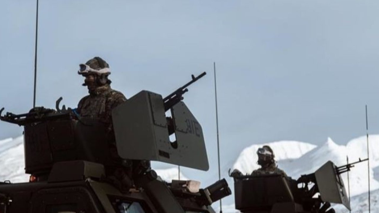 Amerika Serikat secara mengejutkan menarik diri dari koalisi internasional yang menyelidiki kejahatan perang Rusia di Ukraina, menandai perubahan signifikan dalam kebijakan AS terhadap Rusia.