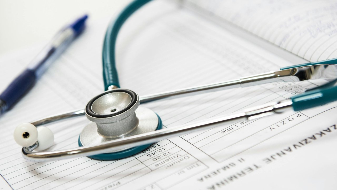 Ilustrasi alat-alat dokter (sumber foto: pexels.com/Pixabay)