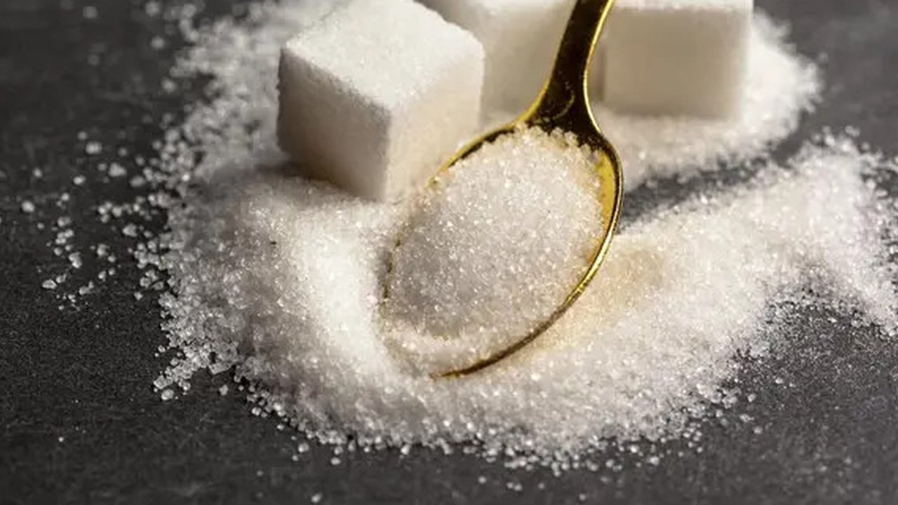 Metode diet menghindari dan menghilangkan konsumsi tambahan gula ataupun alami. (Sumber: Freepik/fabrikasimf).