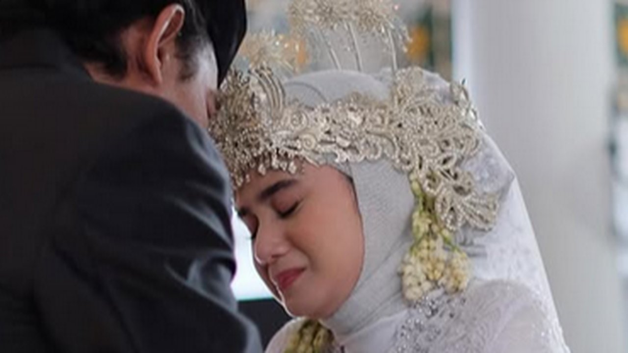 Cantiknya Tissa Biani di Hari 'Pernikahan', Anggun Berkebaya Putih dengan Riasan Natural