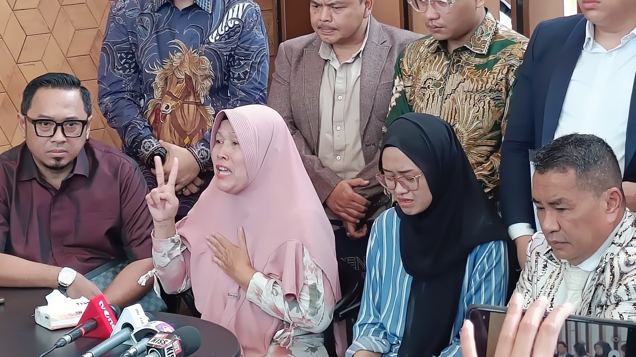 Berderai Air Mata, Keluarga Kapolsek yang Ditembak TNI di Way Kanan: Adik Saya Miskin, Tak Punya Rumah Mewah