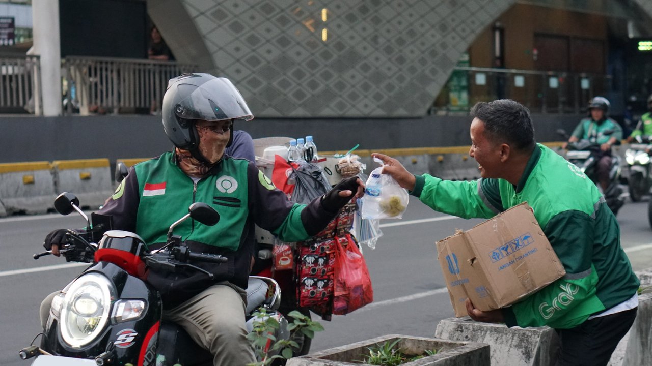 760 Mitra Grab Bagikan Lebih dari 11.000 Takjil Gratis di 25 Kota Selama Ramadan 2025