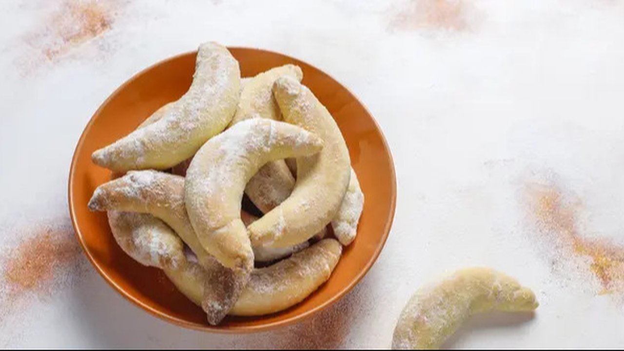 Sepiring kue putri salju. (Liputan6.com/IG/yummy.idn)