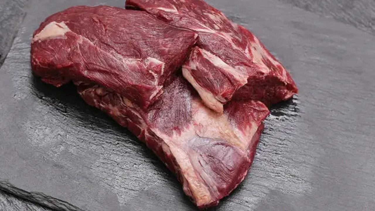 Ilustrasi daging sapi. (Image by Racool_studio on Freepik)