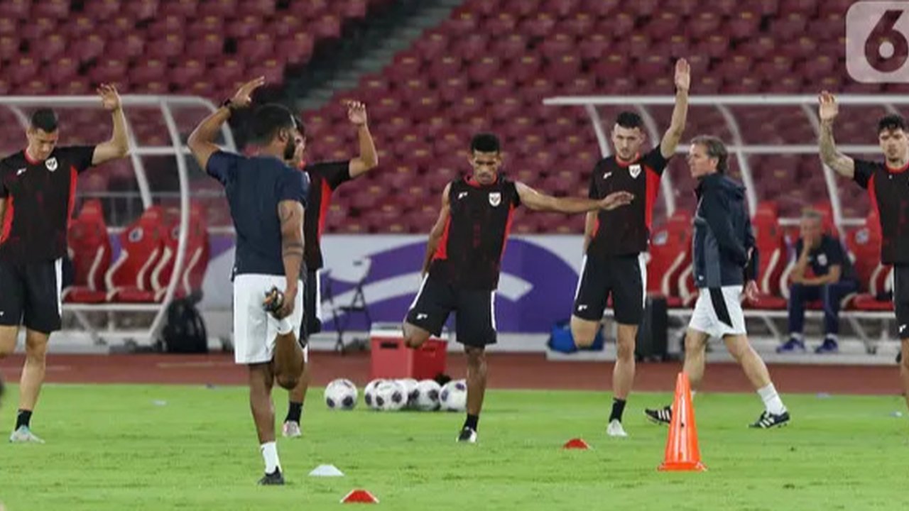 Pelatih Timnas Indonesia, Patrick Kluivert terus mematangkan persiapan sebelum menghadapi Bahrain. (Liputan6.com/Angga Yuniar)