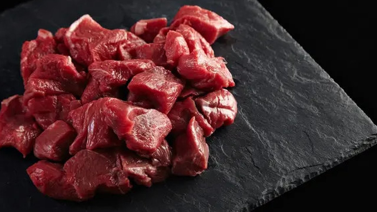 Ilustrasi Daging Sapi Kurban / Freepik by bublikhaus